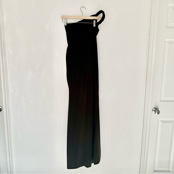 NWT Trendyol one shoulder black gown. Size 4. - Picture 7 of 8